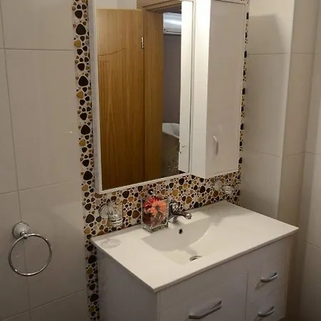Aparthotel House *