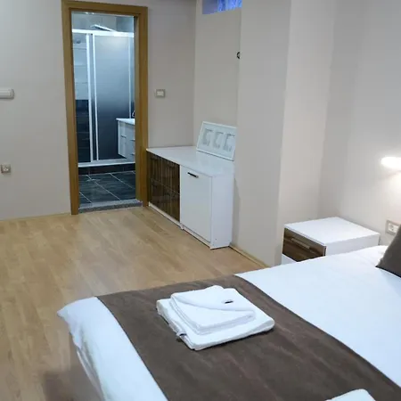 Aparthotel House *